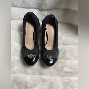Tory Burch Caroline leather black wedge slipon shoes gold tone logo acce…
